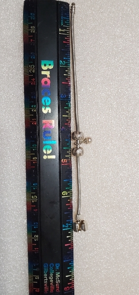 FREE SHIPPING 💕 Chamilia Bracelet with 3 Charms - Picture 4 of 4